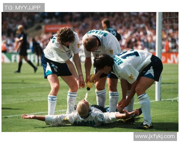 足球明星经典摇篮动作解析领略球场上的优雅与力量