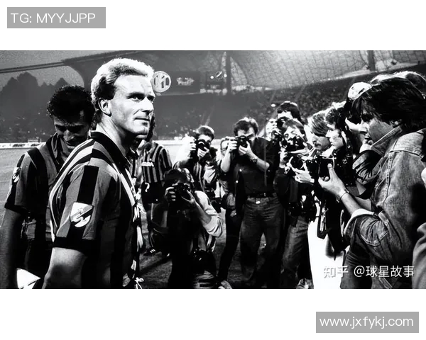 全球黑白色足球明星的传奇故事与辉煌成就解析