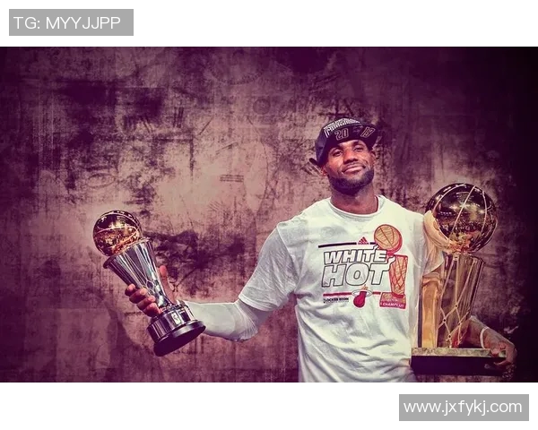 年轻时的足球明星詹姆斯精彩瞬间回顾与成长历程分享